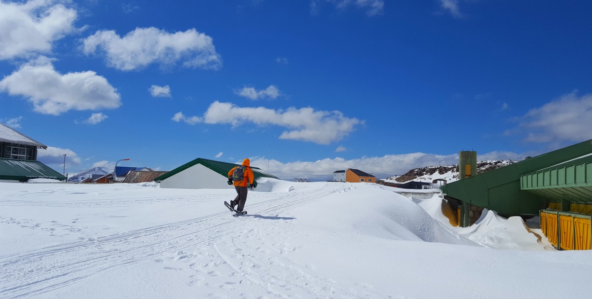 Copahue en raquetas de nieve